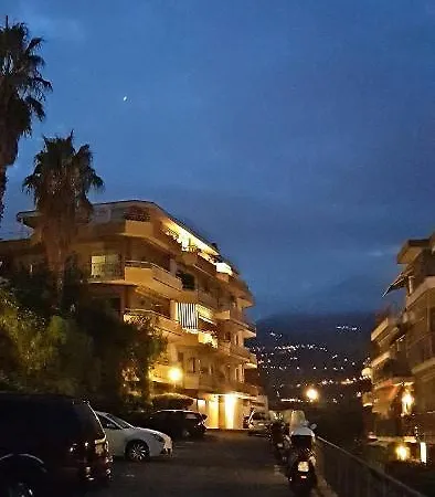 게스트하우스 Il Paradiso Del Relax Private With Bathroom Parking 3*